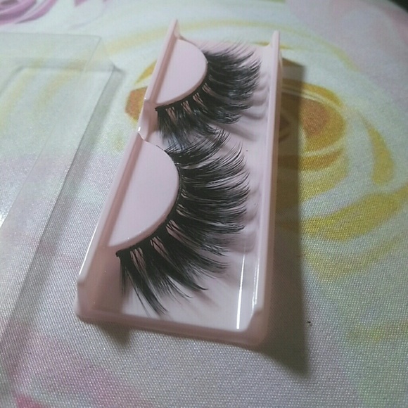 *LOW IN STOCK* C12 Snapchat MINK lashes by LashL - Picture 4 of 5